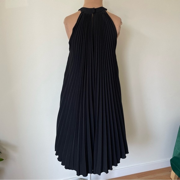 MaxMara Pleated Sleeveless High Neck Halter Polyester A-Line Dress EUC Size 4 - Picture 3 of 8